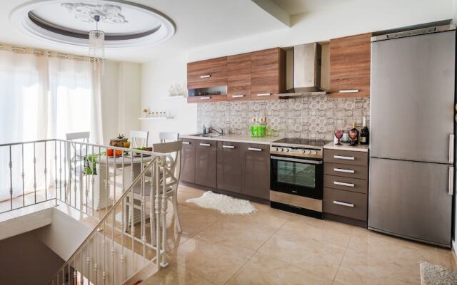 Swan Villa Lygaria