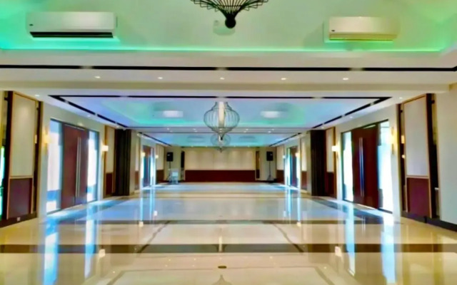 Luisita Central Park Hotel