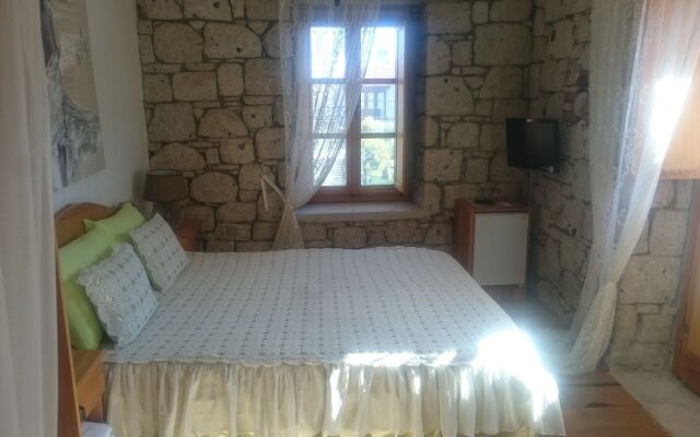 Adres Alacati Otel