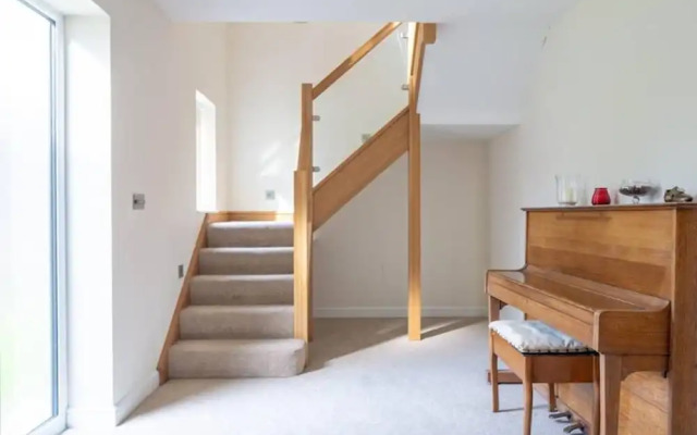12 Guests - Hot Tub - Free Parking in Huddersfield