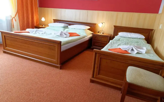 Hotel KAMU GARNI