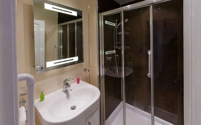 Stunning Tollcross Apartment
