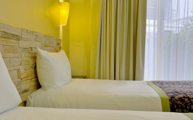 Seven Crown Express & Suites by Kavia