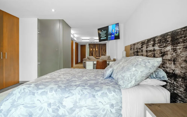 Urban Getaway Trendy Polanco Home Office