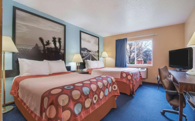 Super 8 by Wyndham College Station