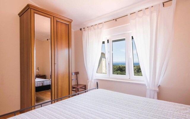 Nice Home in Liznjan With Wifi and 4 Bedrooms