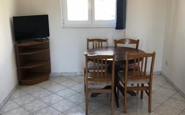 Apartment With Private Parking Or Garage