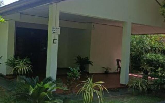 7 Rooms Guest