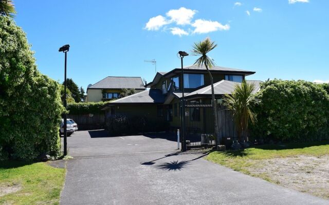 Rainbow Lodge - Hostel