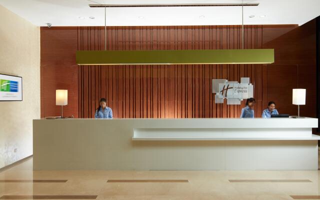 Holiday Inn Express Luoyang City Center, an IHG Hotel