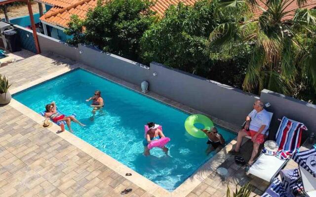 Private Estate with Pool 10bed/6baths