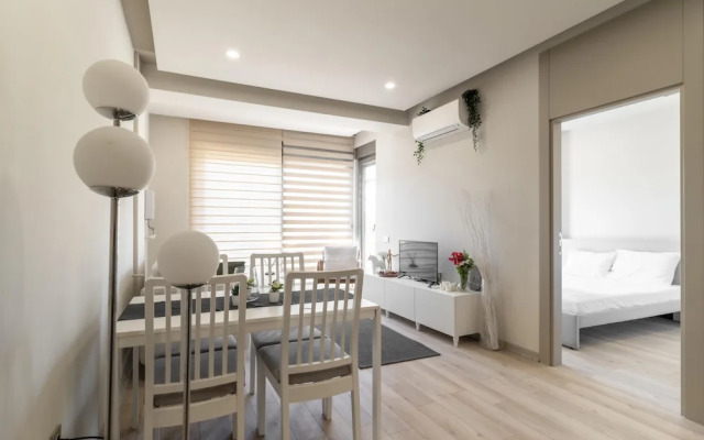 Central Studio w Balcony 10 min to Lara Beach