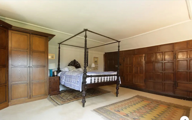 Harlington Manor