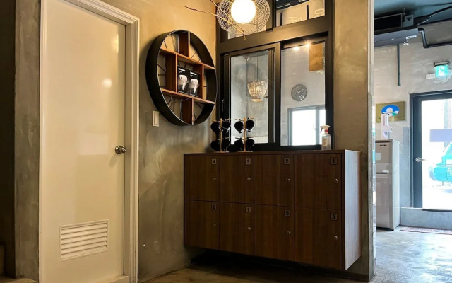 Yian Branch2 Backpacker lnn