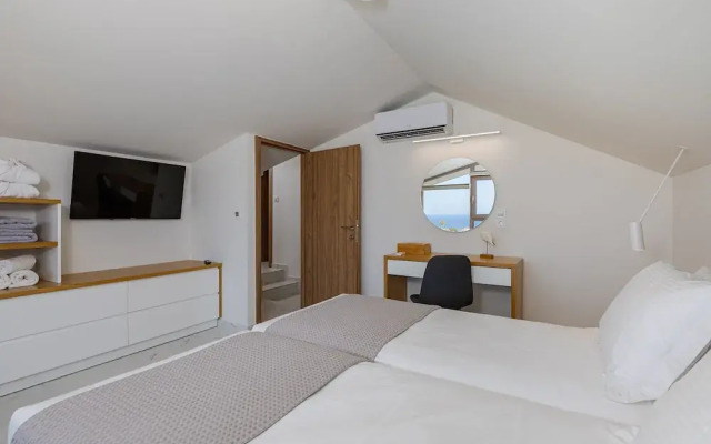 Theo Luxury Villas With Sea View