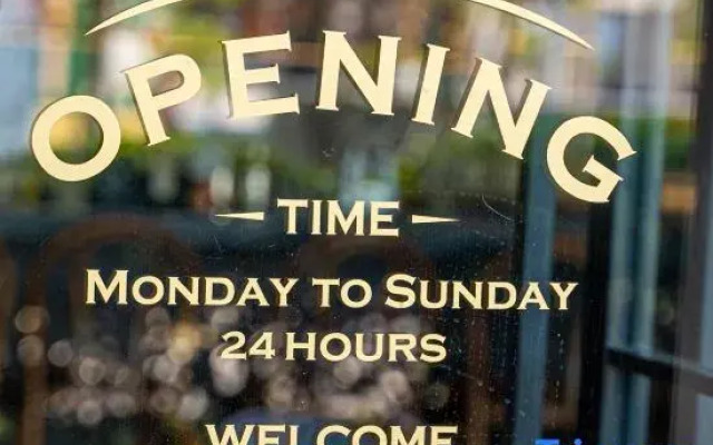 Manhattan International Apartment Hotel