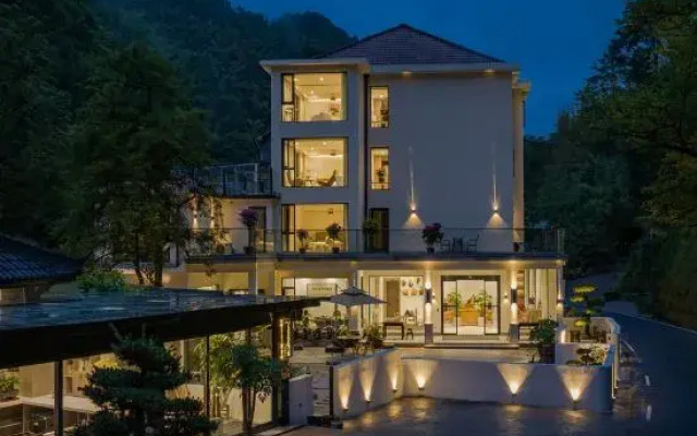 Summer Falls Homestay in Xiazhuang