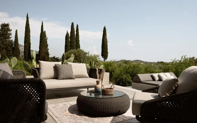 Yliessa - Luxury pool villa surrounded by nature