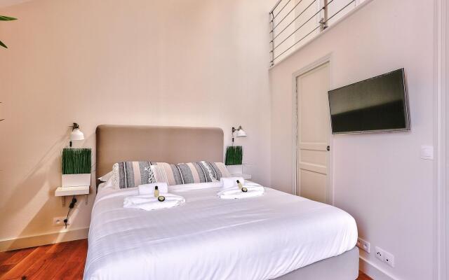 B 368 - TERASSE PERLE RARE - Quartier Latin