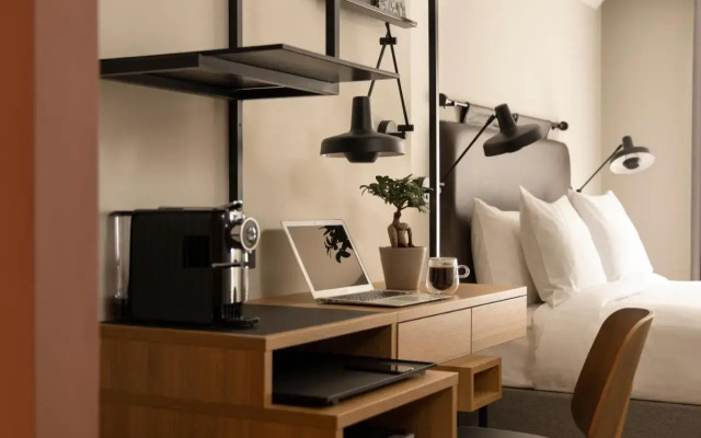 33-36 Prince`S Square Apartments