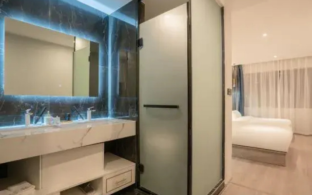 Dali Litu Hotel (Erhai Station Branch)