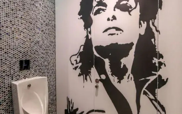 X Art Hotel