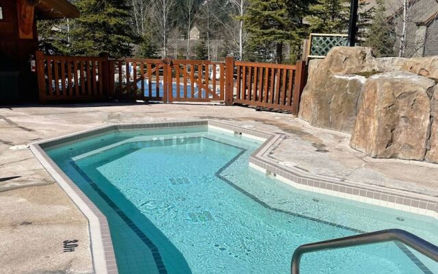 LARGE Studio | Ski In/Out | Pool & Hot Tubs | Central Upper Village Location