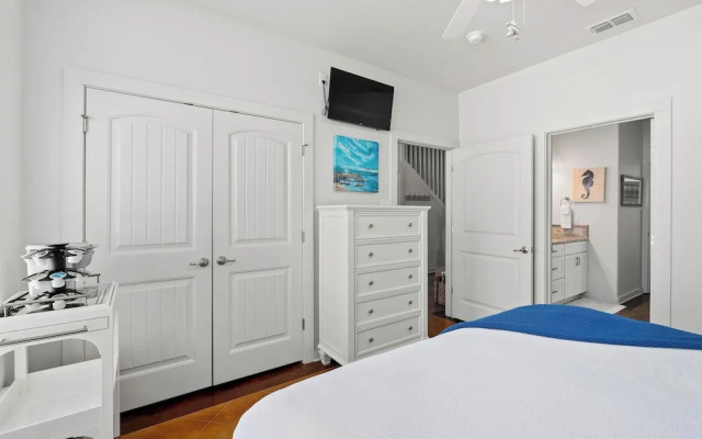 Dauphin Beach House 3 Bedroom & Pool