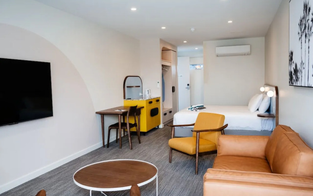 Peninsula Hotel Motel