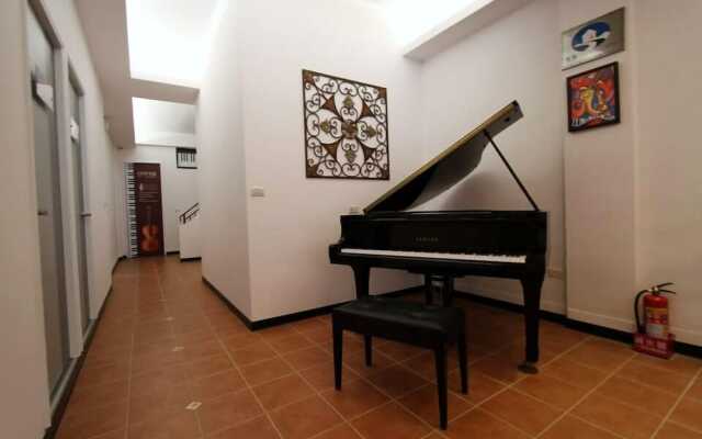 Little Pianist Hostel