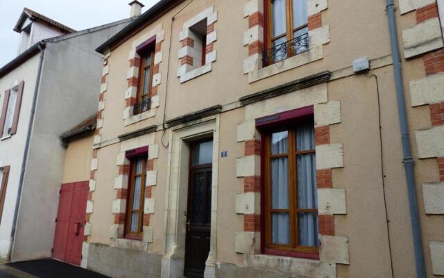 Gîte Saint Germain des Fossés 5 pièces 8 personnes FR 1 489 248