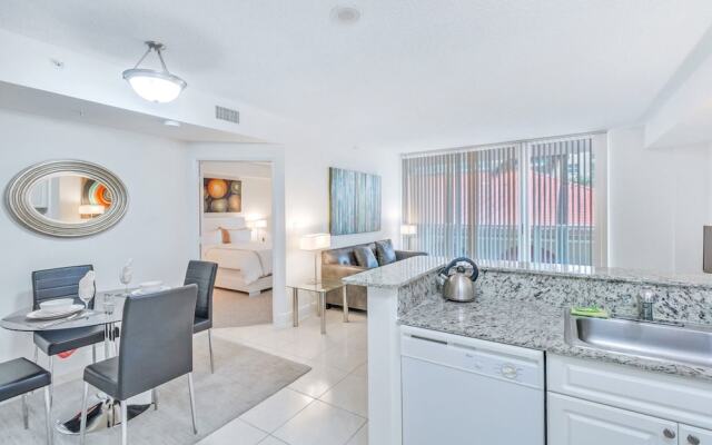Churchill Suites Intracoastal Yacht Club
