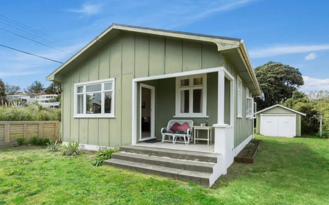 The Beach House - Kapiti Coast Holiday Home