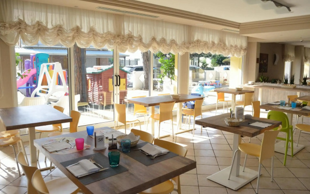 Family Hotel Pinetina Mare