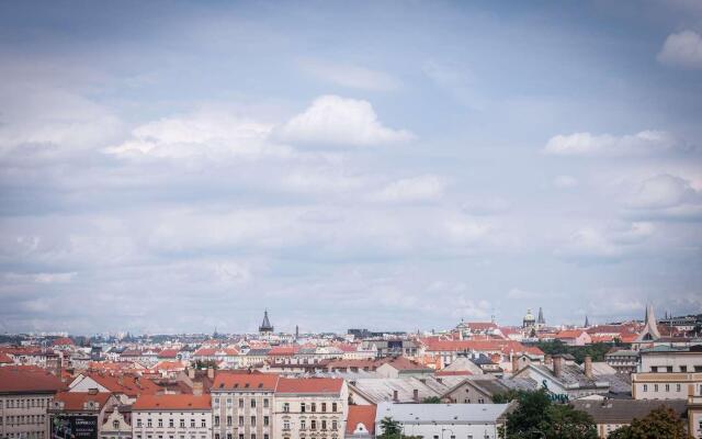 Отель Occidental Praha Five