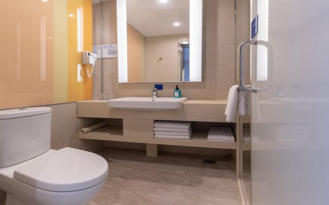 Holiday Inn Express Shanghai Zhenping by IHG