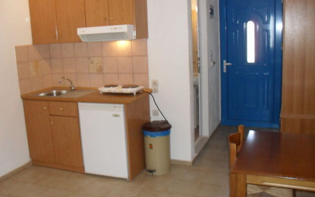 Chris Apartments
