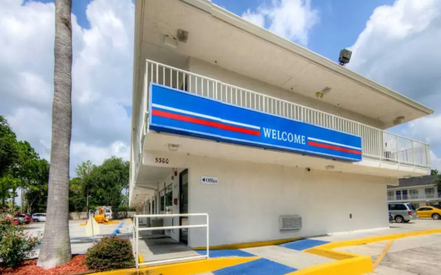 Motel 6 Orlando, FL - Winter Park