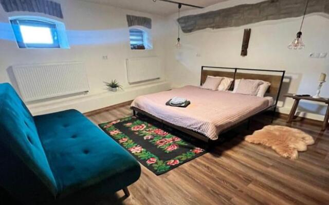 Cozy Contemporary Saxon Apartment