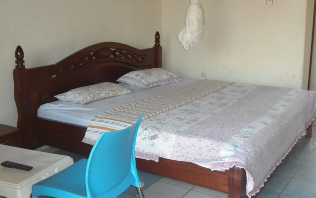 Airport luxury motel