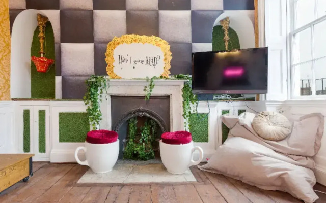 The Wonderland Townhouse - Amazing Alice In Wonderland 8Bdr [Vr]