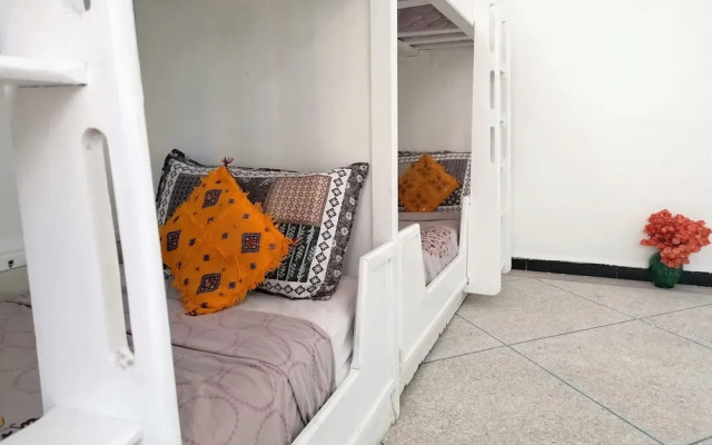 Cozy White House - Hostel