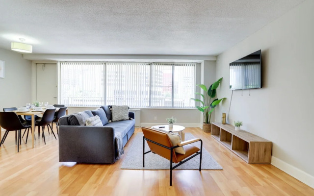 Amazing Br2 Bedroom Condo at Arlington
