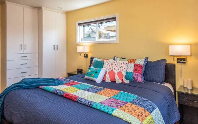 3733 Seaside Retreat