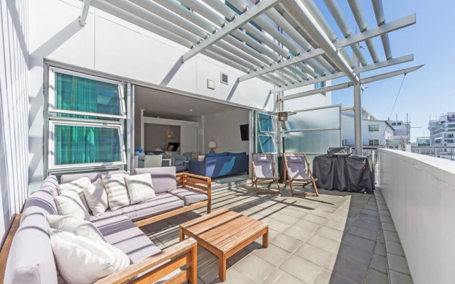 Elegant 2BR Princes Wharf Apartment