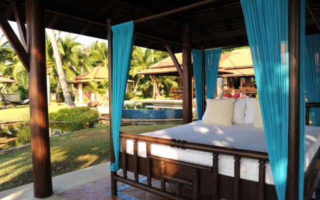All Inclusive 4 Bedroom Beach Front