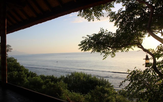 Manta Cottages with Sea View