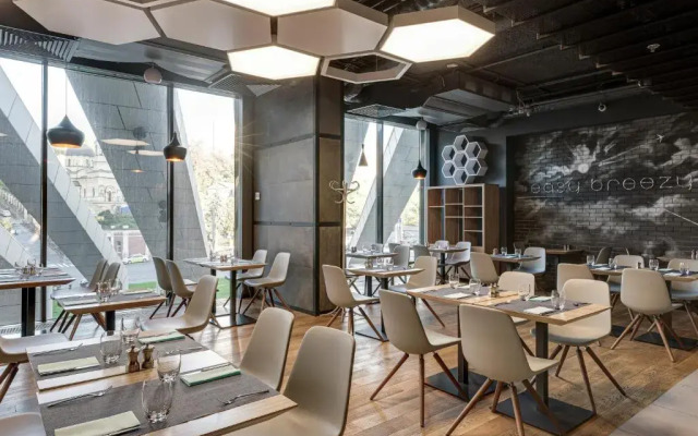 Sky Loft Hotel Kyiv by Rixwel