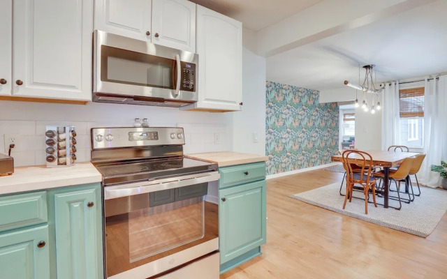 Patio & Lake Views: Family-friendly Canton Retreat