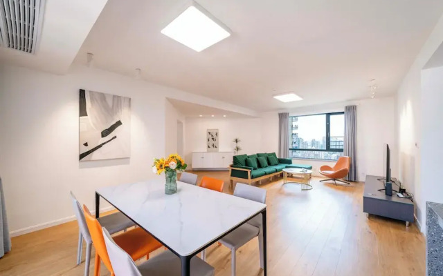 Tyms Spacious 4BR 2BA Apt Xujiahui